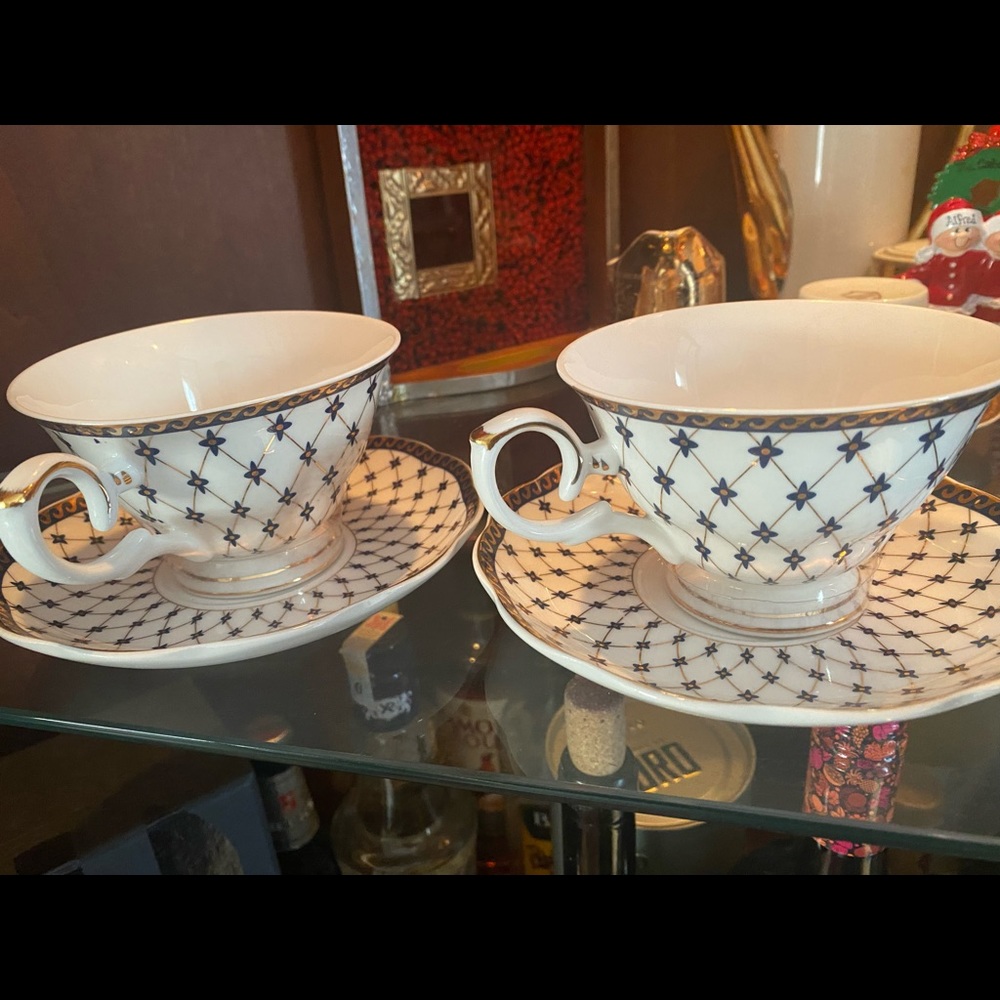 New Sweet Living Collection Set of 2 Tea cups with plates